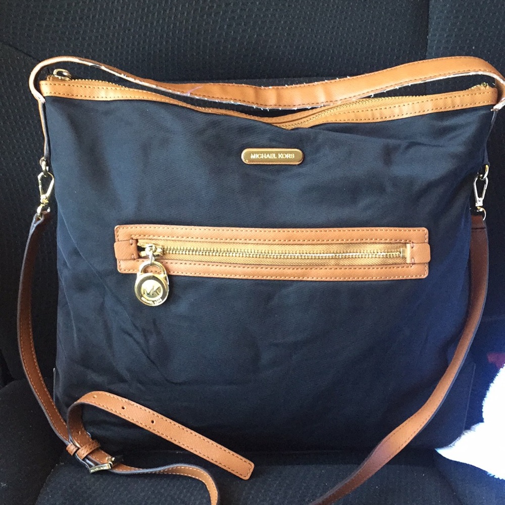 Michael Kors Bag $20 Or Best Offer ! Great Deal